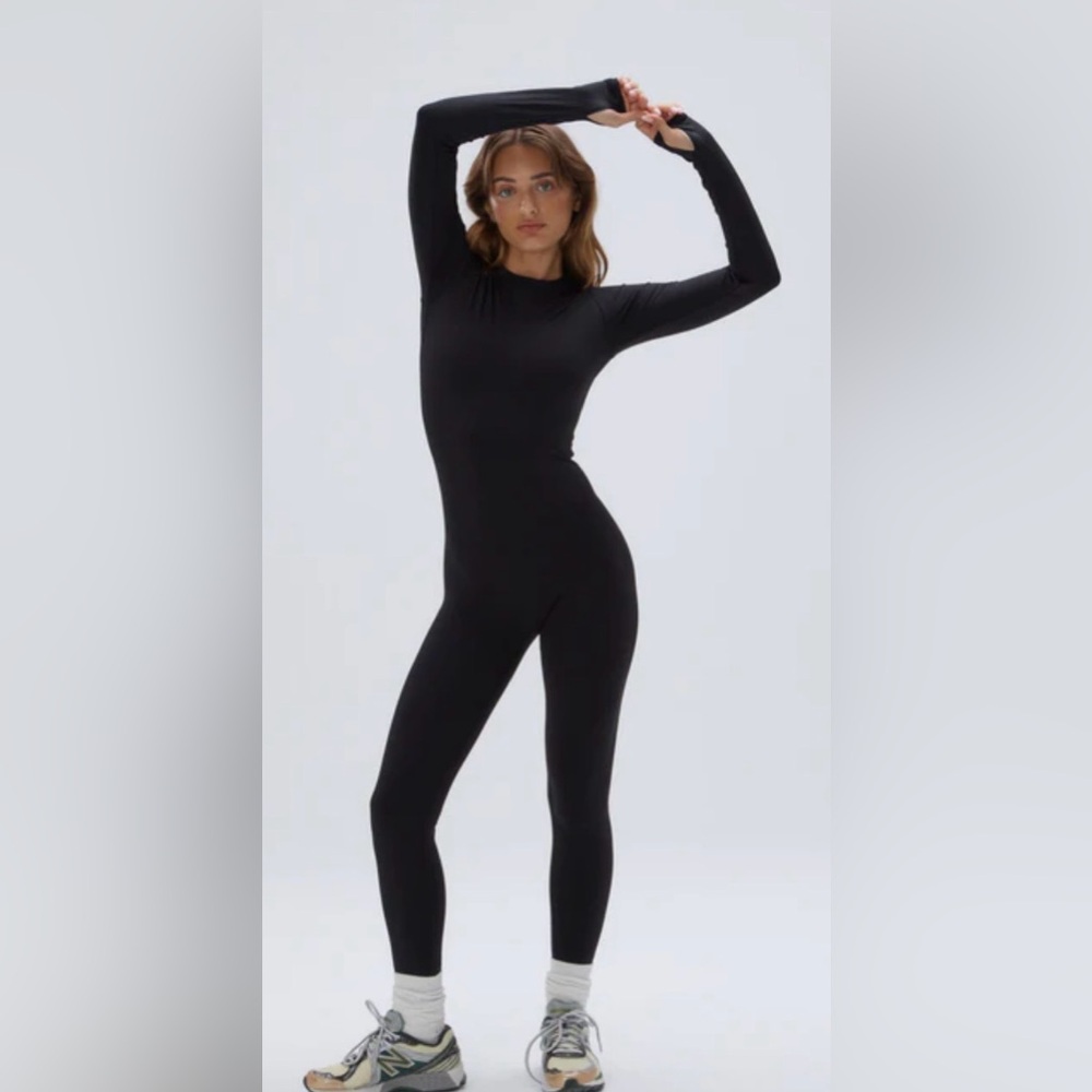 ADANOLA - New with Tags Ultimate Long Sleeve Unitard - Black size Small